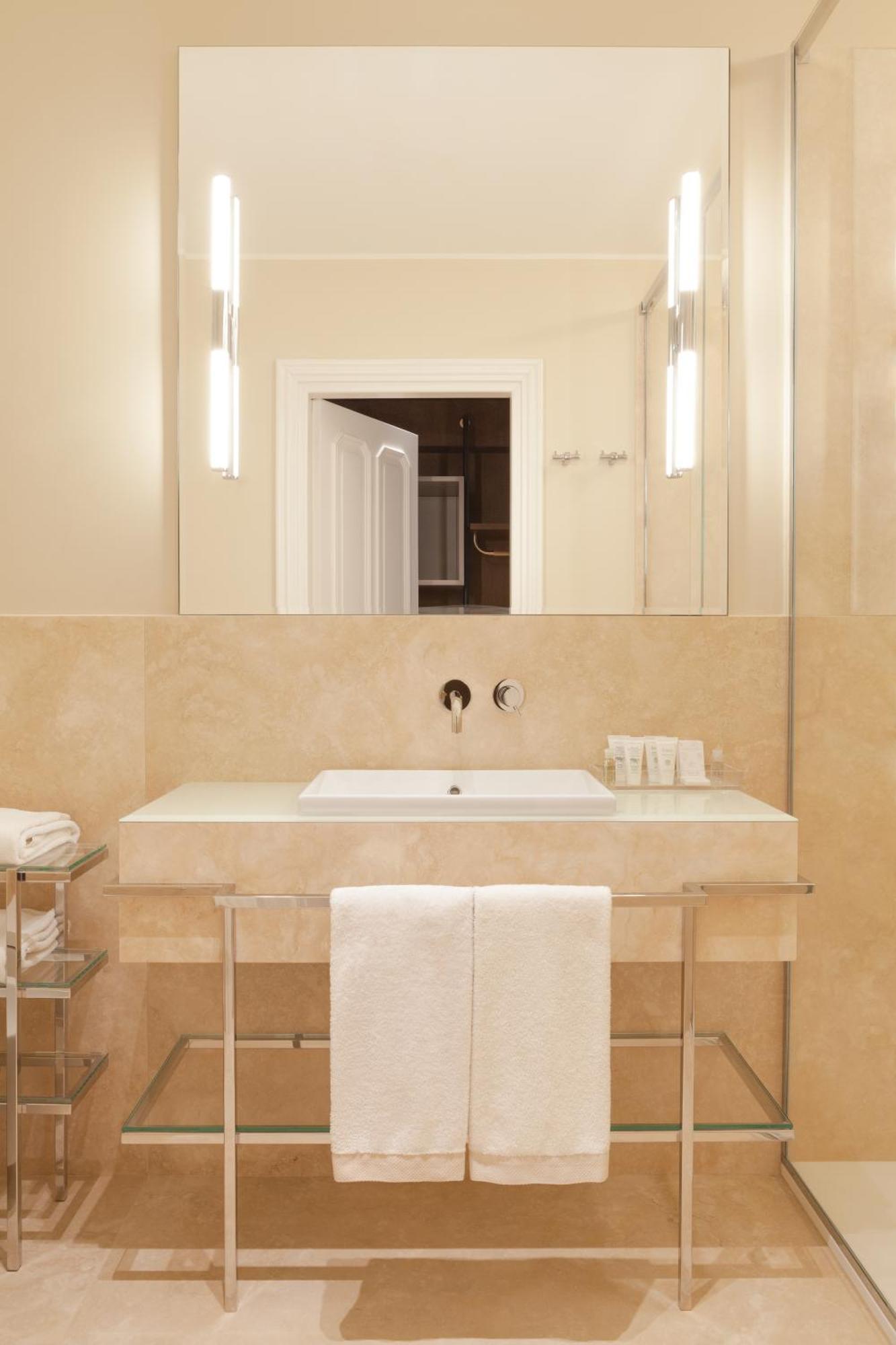Amabilia Suites ميلان الغرفة الصورة